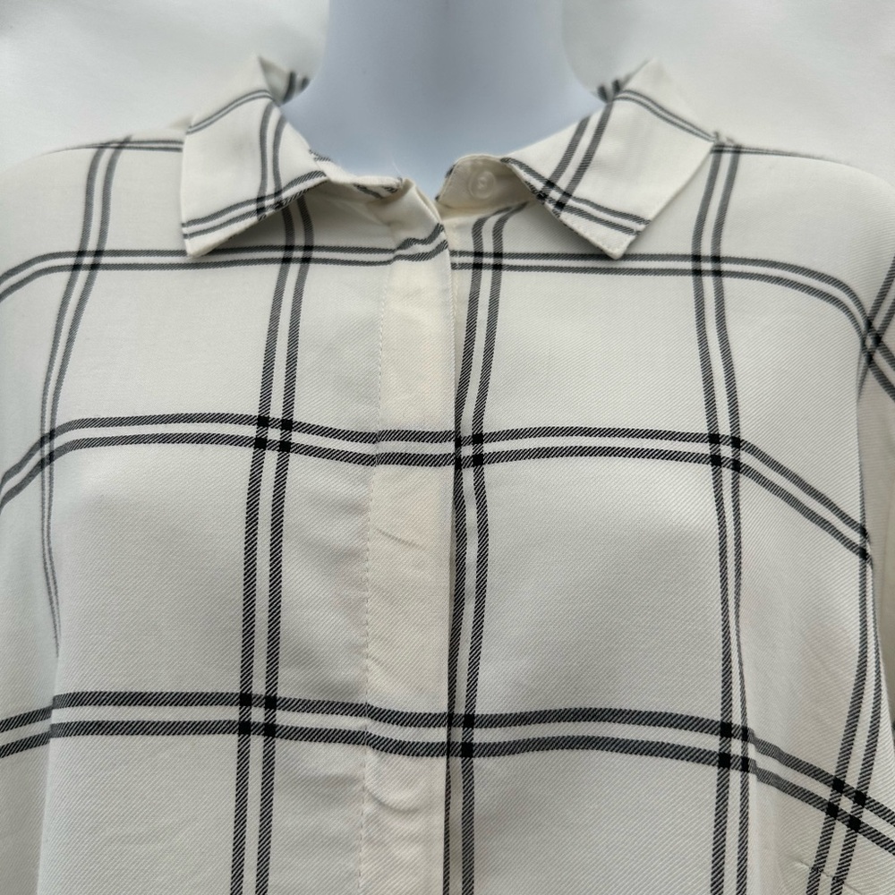 H&M White and Black Casual Button Down Shirt - Picture 3 of 10